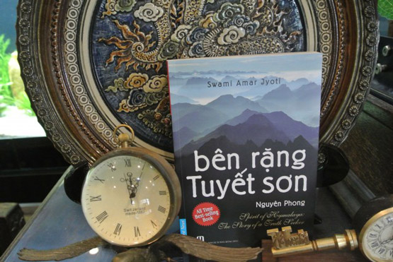 Bên rặng tuyết sơn